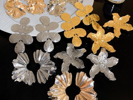 Wholesale Flower Scalloped Metal Earrings Sale