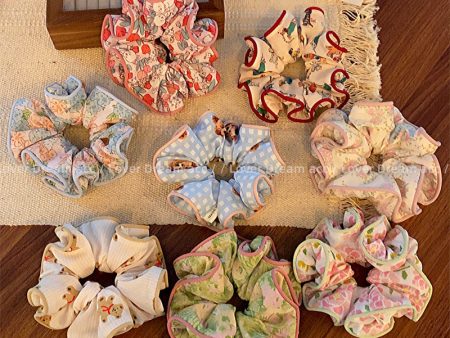 Wholesale of Colored Bear Floral Fabrics Hair Scrunchies on Sale